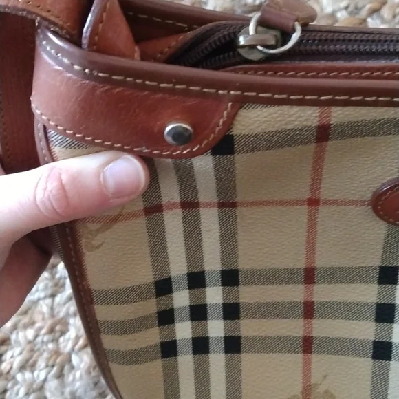 Vintage 1980s authentic Burberry crossbody purse - Picture 3 of 15